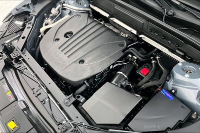 2023 Volvo XC60 B5 Ultimate Dark Theme