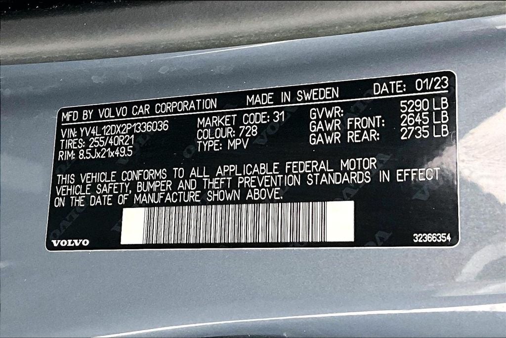 2023 Volvo XC60 B5 Ultimate Dark Theme