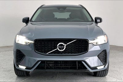 2023 Volvo XC60 B5 Ultimate Dark Theme