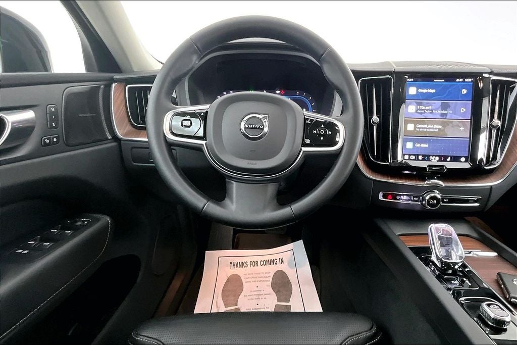 2023 Volvo XC60 B5 Ultimate Dark Theme