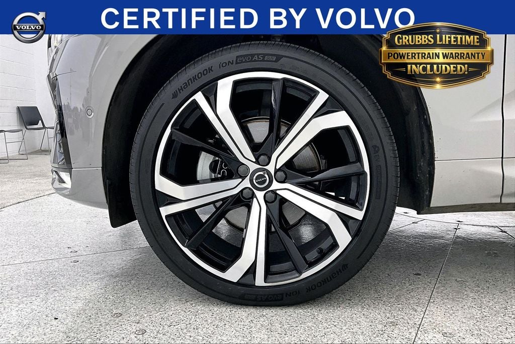 2023 Volvo XC60 B5 Ultimate Dark Theme
