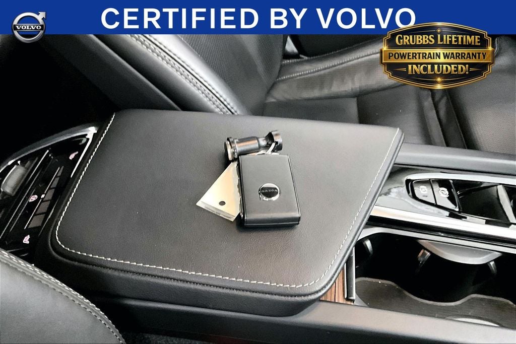 2023 Volvo XC60 B5 Ultimate Dark Theme