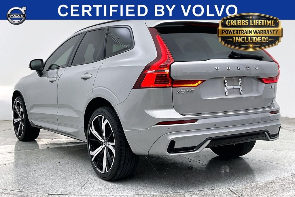 2023 Volvo XC60 B5 Ultimate Dark Theme