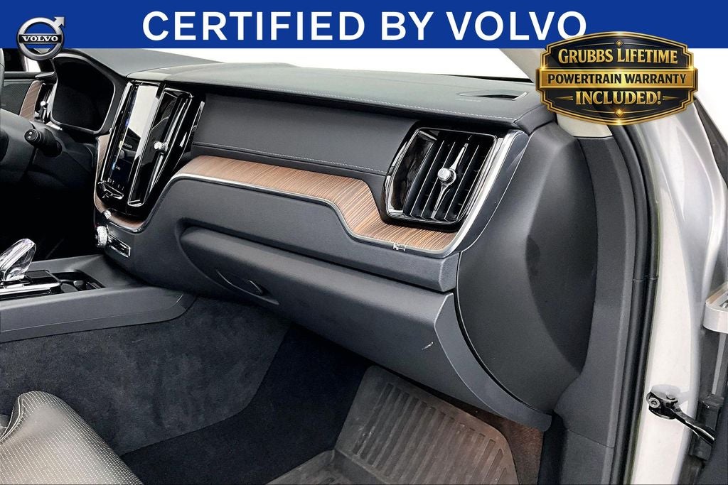 2023 Volvo XC60 B5 Ultimate Dark Theme