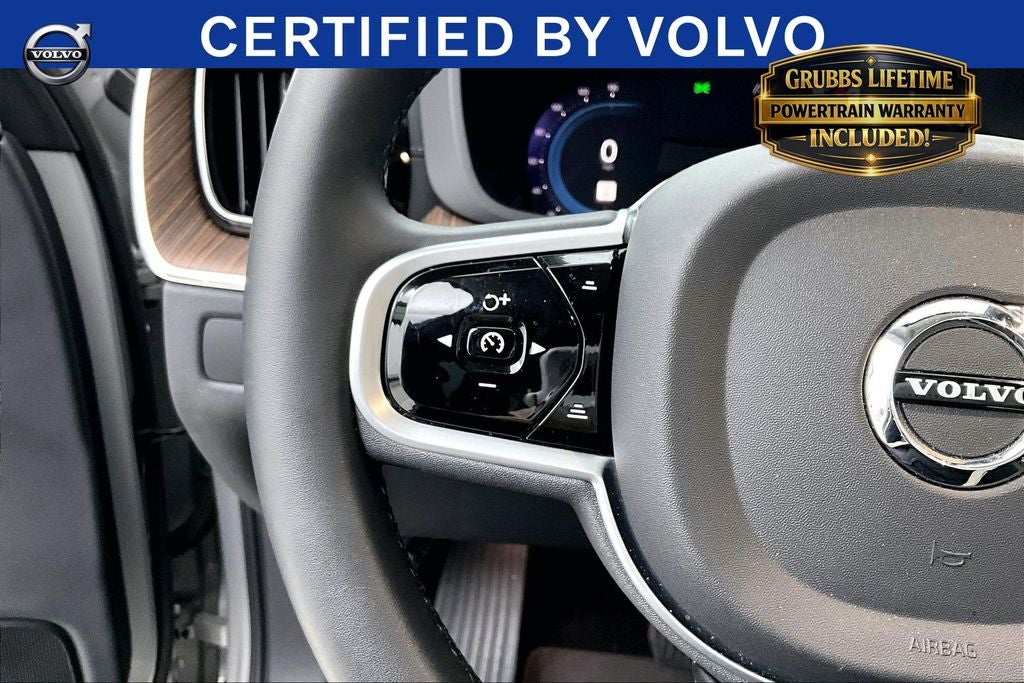 2023 Volvo XC60 B5 Ultimate Dark Theme