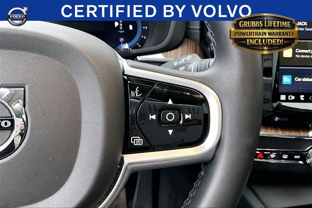 2023 Volvo XC60 B5 Ultimate Dark Theme
