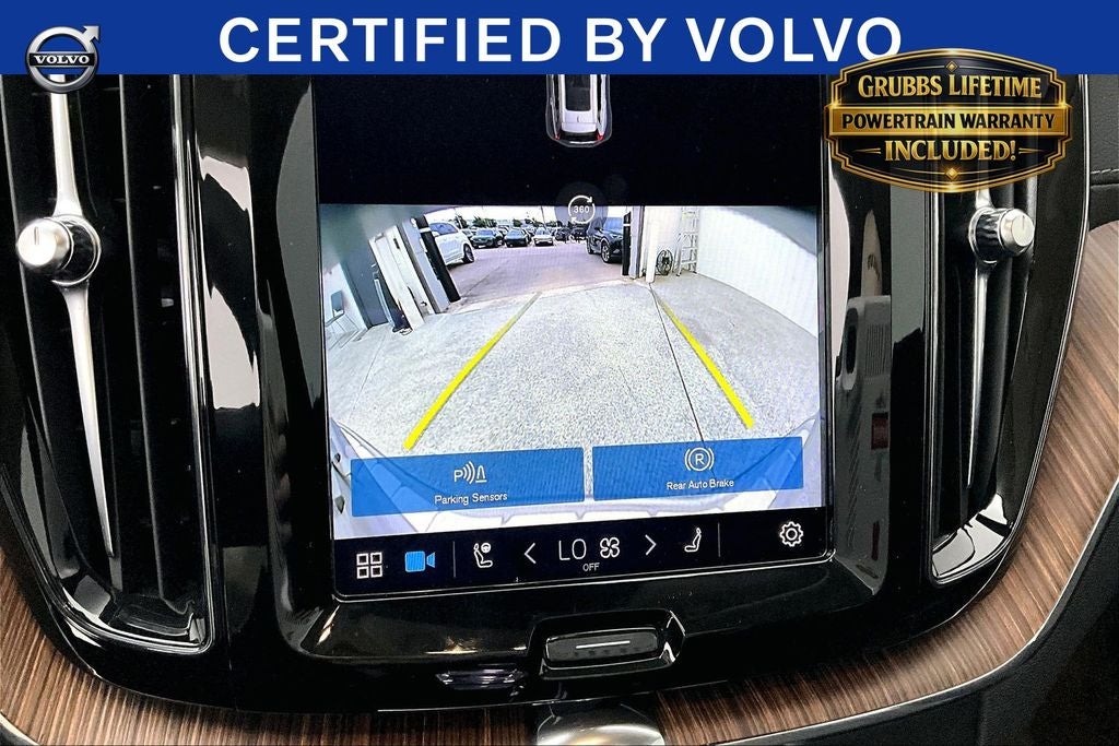 2023 Volvo XC60 B5 Ultimate Dark Theme