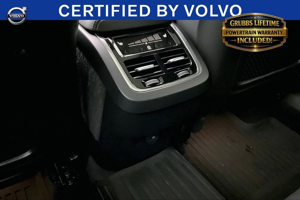 2023 Volvo XC60 B5 Ultimate Dark Theme