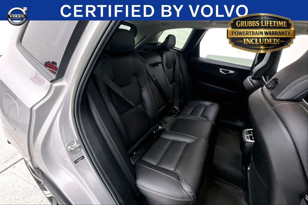2023 Volvo XC60 B5 Ultimate Dark Theme