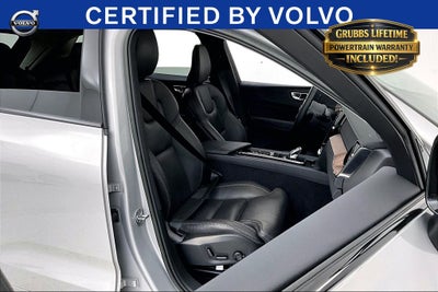 2023 Volvo XC60 B5 Ultimate Dark Theme