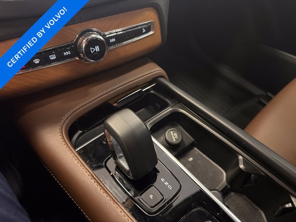 2024 Volvo XC90 B5 Plus