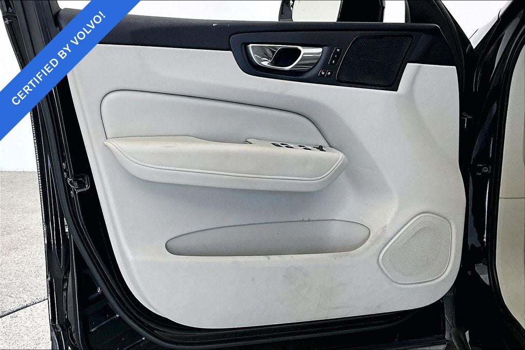 2023 Volvo XC60 B5 Ultimate Bright Theme