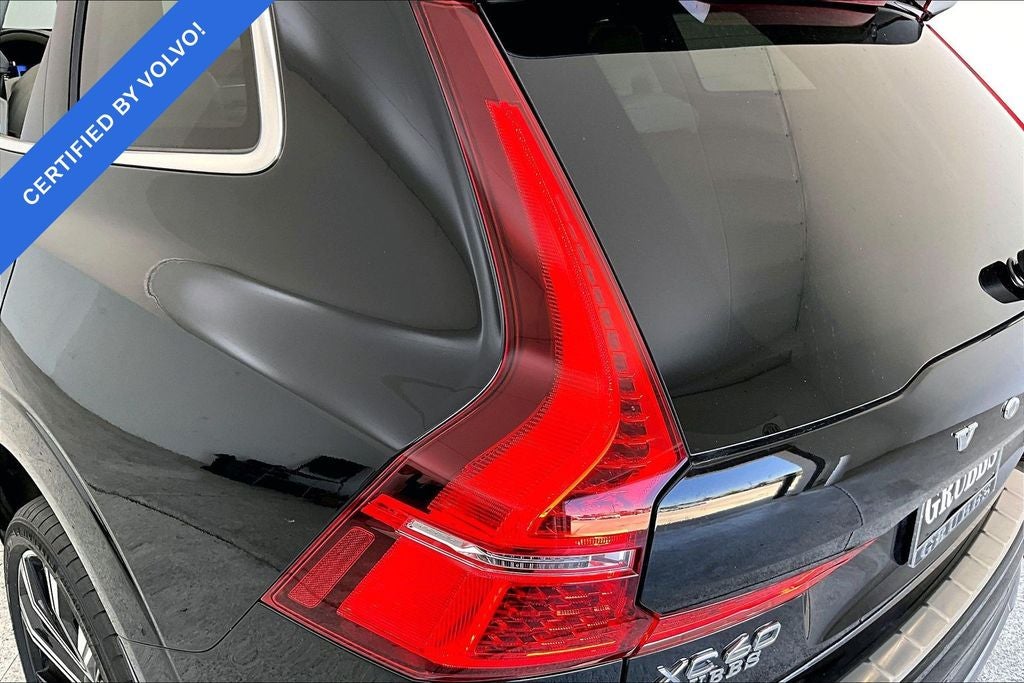 2023 Volvo XC60 B5 Ultimate Bright Theme