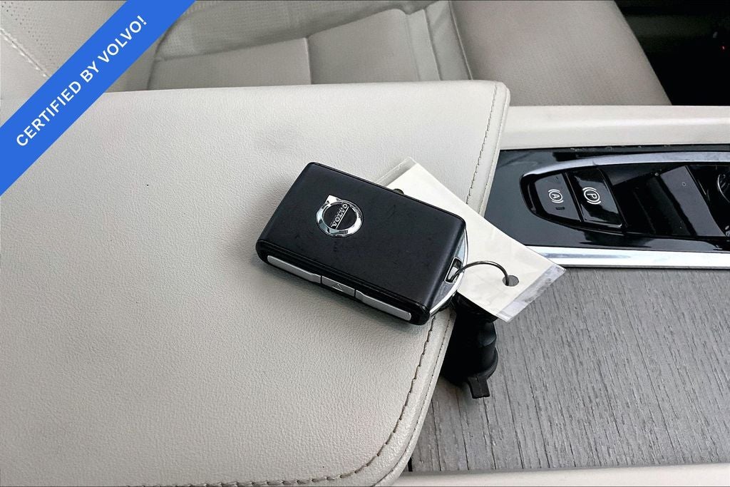 2023 Volvo XC60 B5 Ultimate Bright Theme