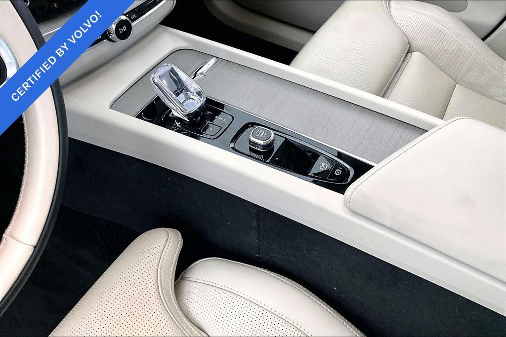 2023 Volvo XC60 B5 Ultimate Bright Theme