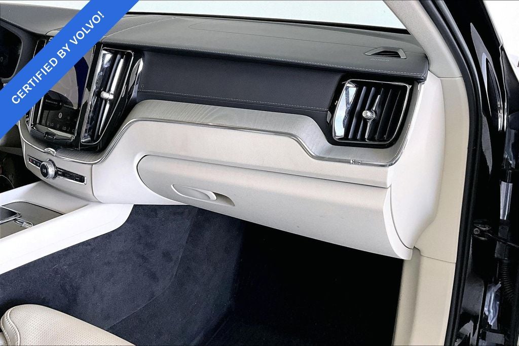 2023 Volvo XC60 B5 Ultimate Bright Theme