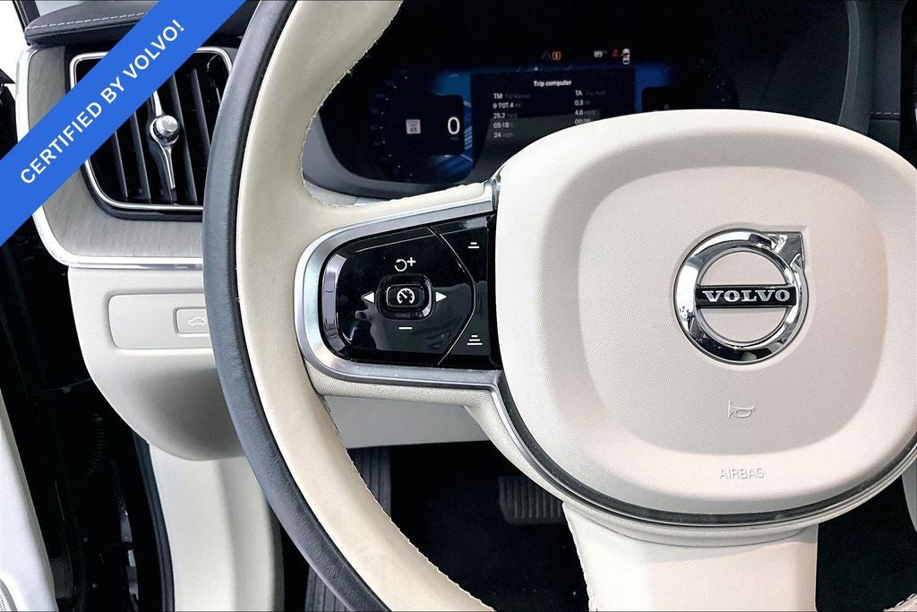 2023 Volvo XC60 B5 Ultimate Bright Theme