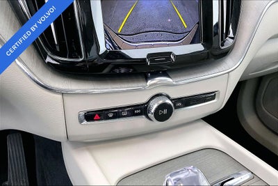 2023 Volvo XC60 B5 Ultimate Bright Theme