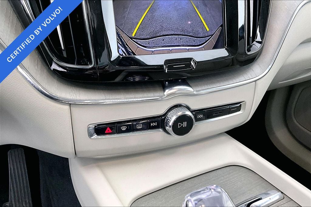 2023 Volvo XC60 B5 Ultimate Bright Theme