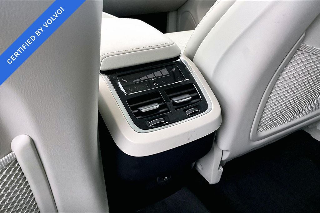2023 Volvo XC60 B5 Ultimate Bright Theme