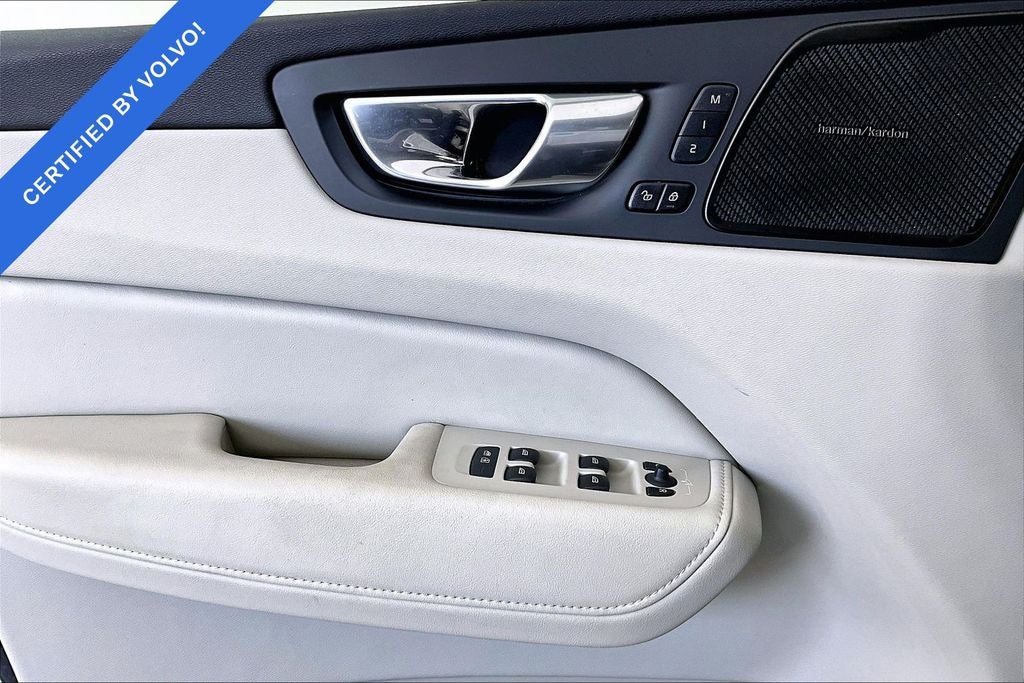 2023 Volvo XC60 B5 Ultimate Bright Theme