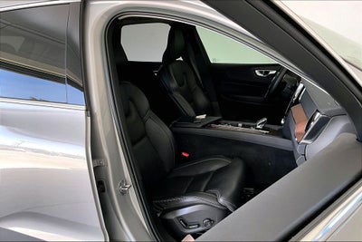 2023 Volvo XC60 B5 Ultimate Bright Theme