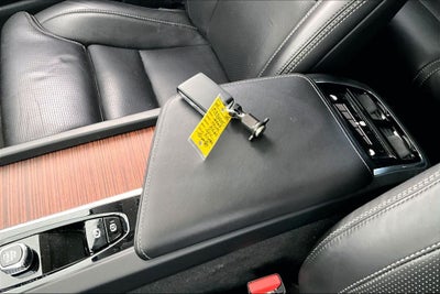 2023 Volvo XC60 B5 Ultimate Bright Theme