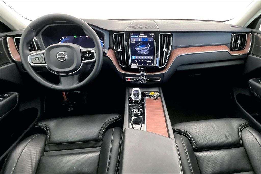 2023 Volvo XC60 B5 Ultimate Bright Theme