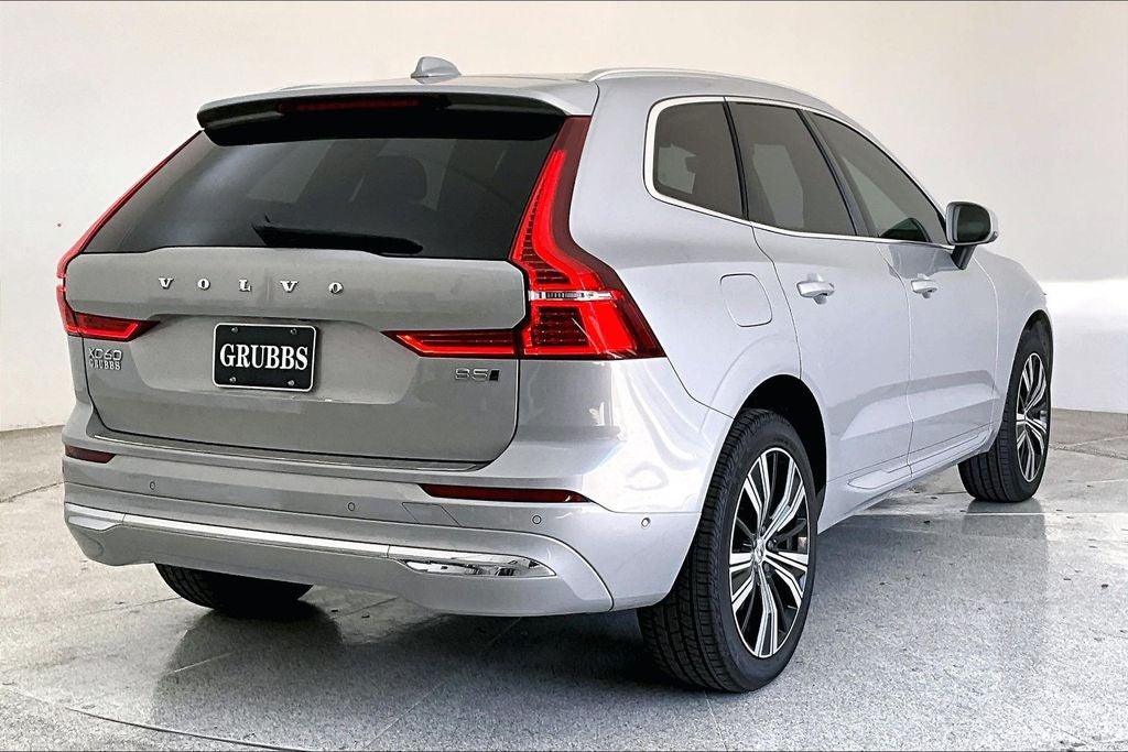 2023 Volvo XC60 B5 Ultimate Bright Theme