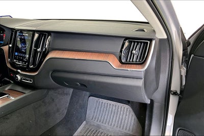 2023 Volvo XC60 B5 Ultimate Bright Theme