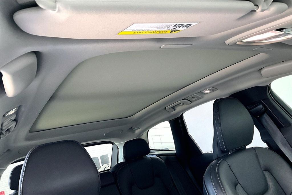 2023 Volvo XC60 B5 Ultimate Bright Theme
