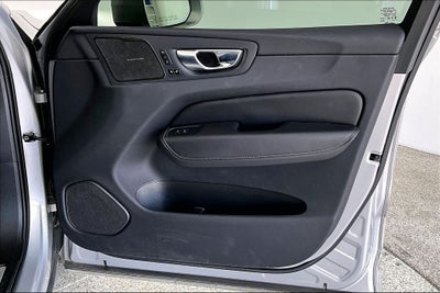 2023 Volvo XC60 B5 Ultimate Bright Theme