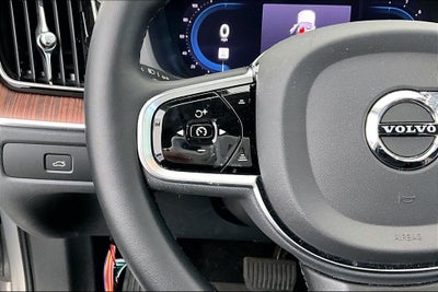 2023 Volvo XC60 B5 Ultimate Bright Theme