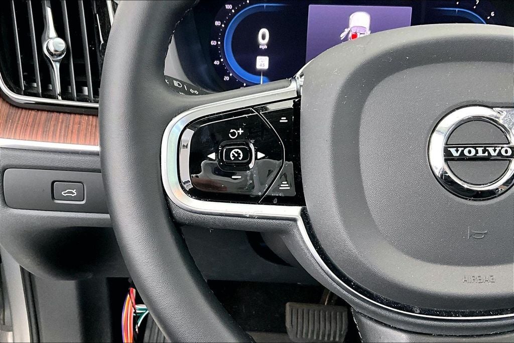 2023 Volvo XC60 B5 Ultimate Bright Theme