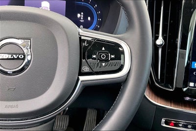 2023 Volvo XC60 B5 Ultimate Bright Theme