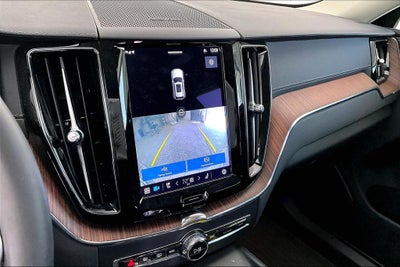 2023 Volvo XC60 B5 Ultimate Bright Theme