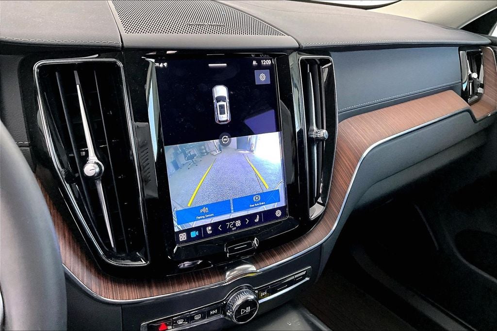 2023 Volvo XC60 B5 Ultimate Bright Theme