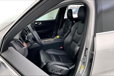 2023 Volvo XC60 B5 Ultimate Bright Theme