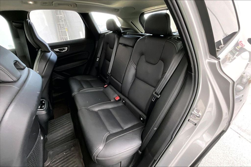 2023 Volvo XC60 B5 Ultimate Bright Theme