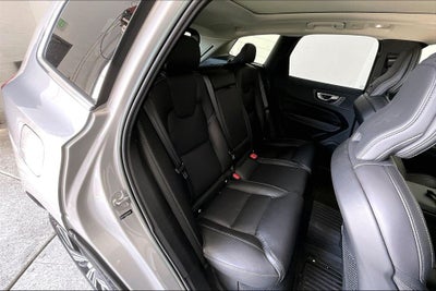 2023 Volvo XC60 B5 Ultimate Bright Theme