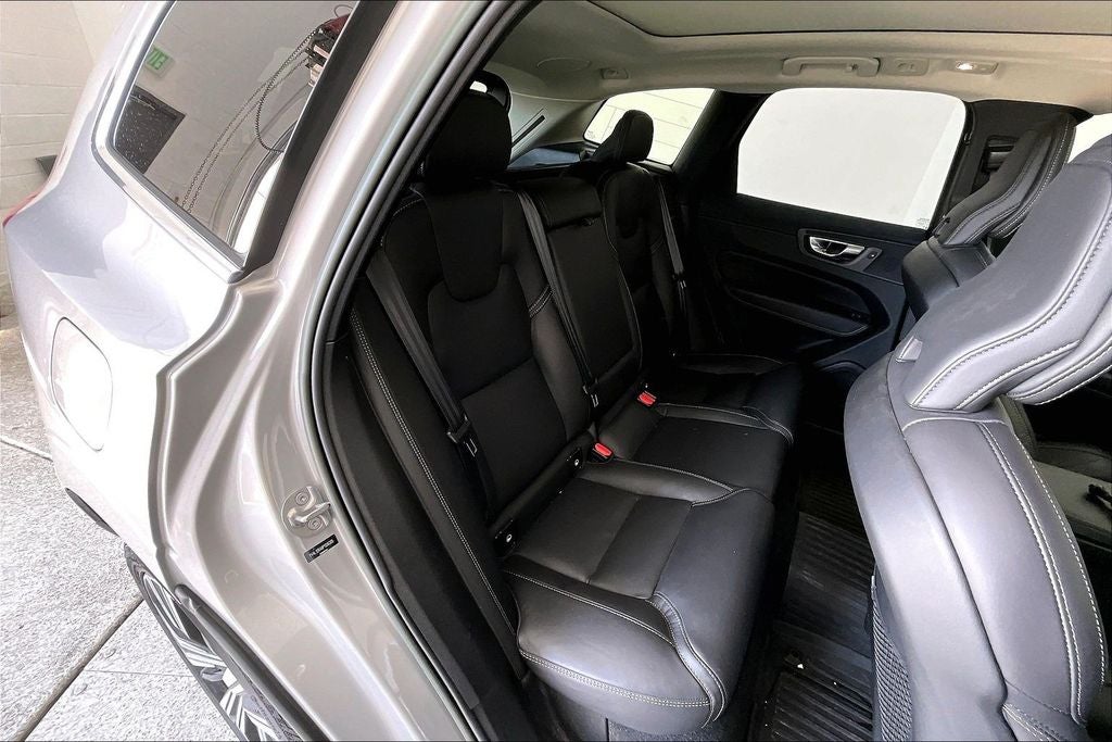 2023 Volvo XC60 B5 Ultimate Bright Theme