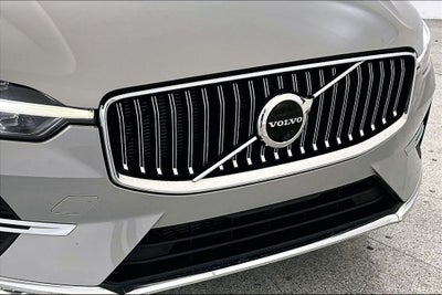2023 Volvo XC60 B5 Ultimate Bright Theme