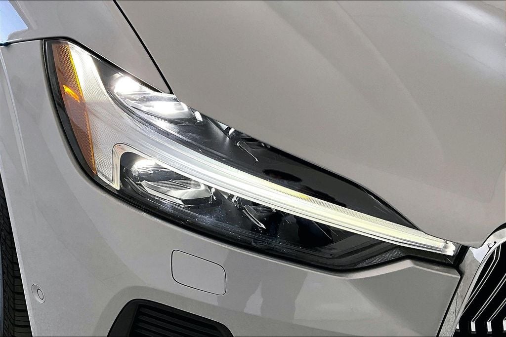 2023 Volvo XC60 B5 Ultimate Bright Theme