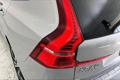 2023 Volvo XC60 B5 Ultimate Bright Theme