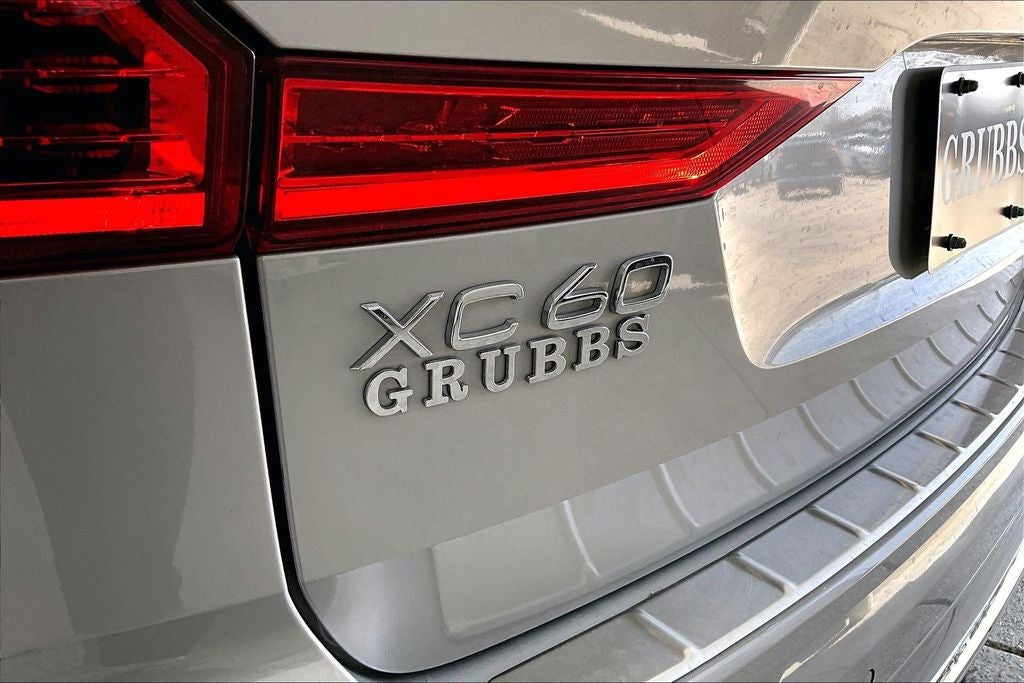 2023 Volvo XC60 B5 Ultimate Bright Theme