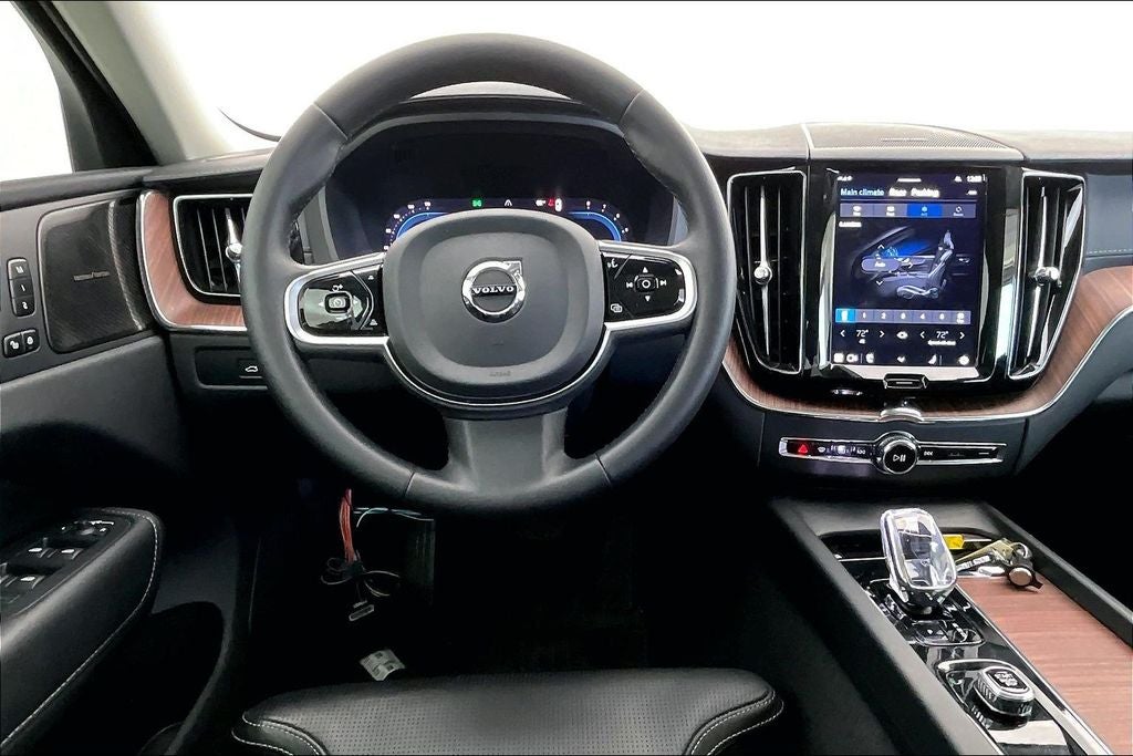 2023 Volvo XC60 B5 Ultimate Bright Theme