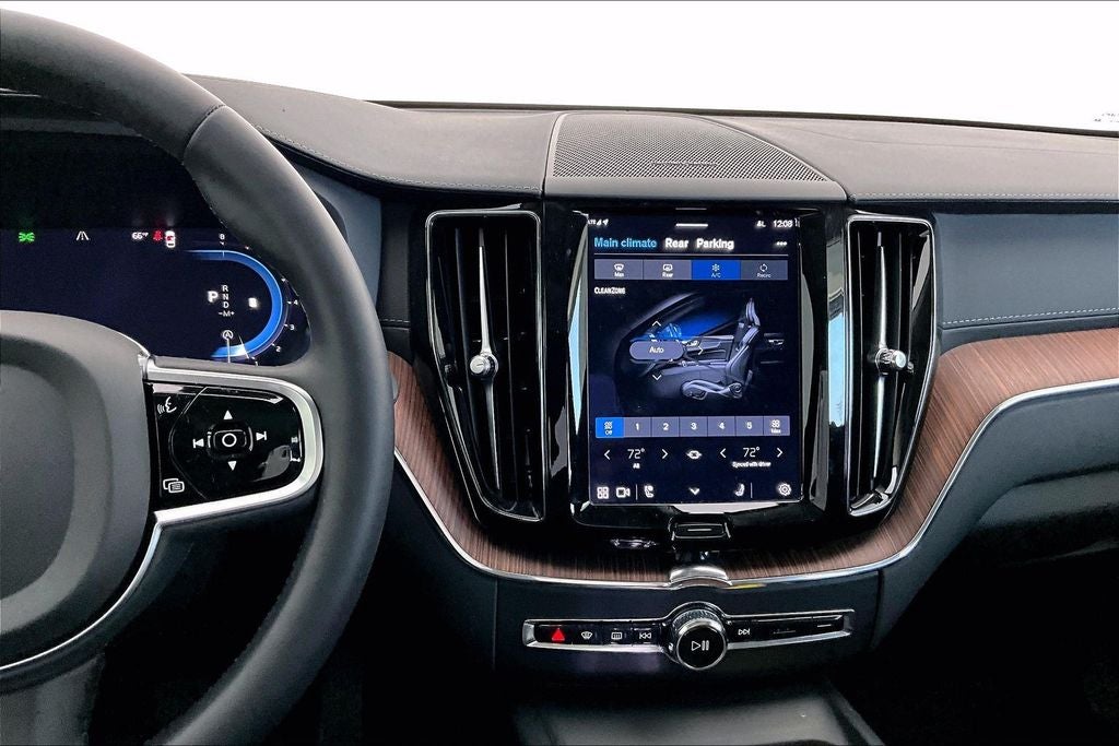 2023 Volvo XC60 B5 Ultimate Bright Theme