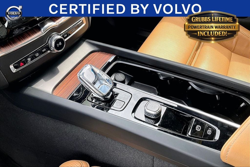 2023 Volvo XC60 B5 Ultimate Bright Theme