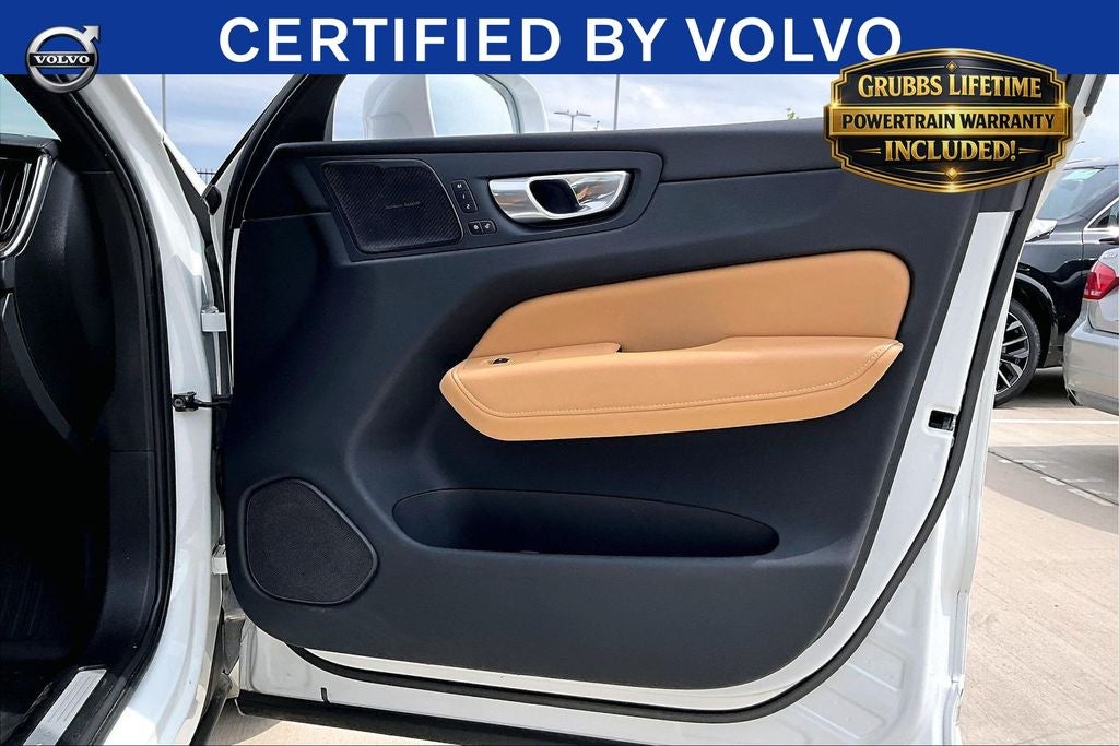 2023 Volvo XC60 B5 Ultimate Bright Theme
