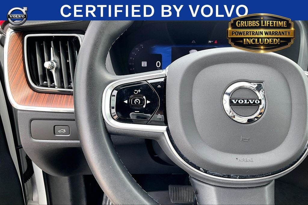 2023 Volvo XC60 B5 Ultimate Bright Theme